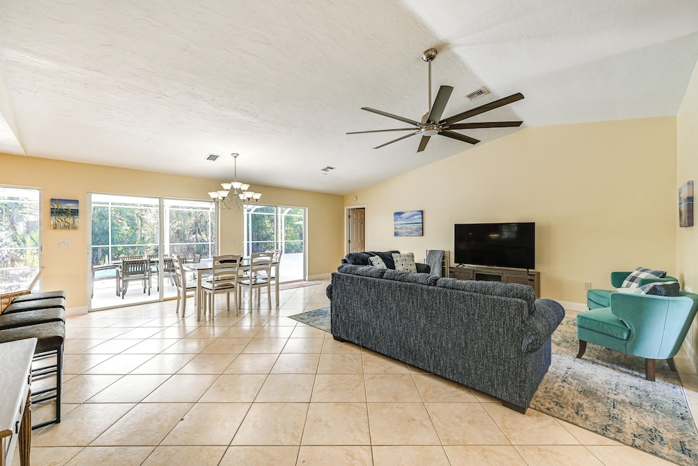 Hot Tub & Heated Pool: Bonita Springs Getaway!
