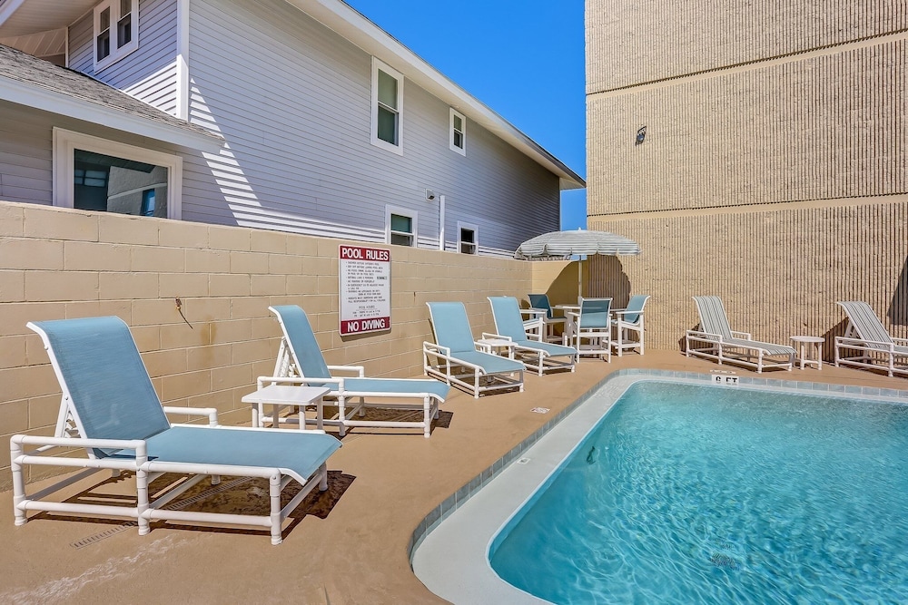 Ketch Courtyard 302 2 Bedroom Condo