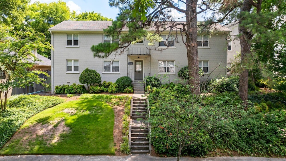 15 Standish Ave NW