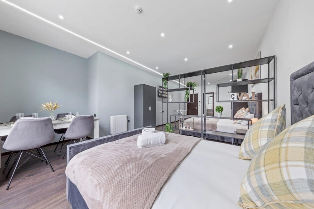 Luxury Sleeps 4 Studio Flat