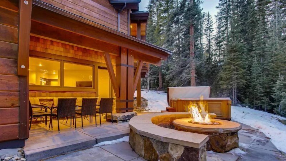 Breck_rocky_mtn_lodge
