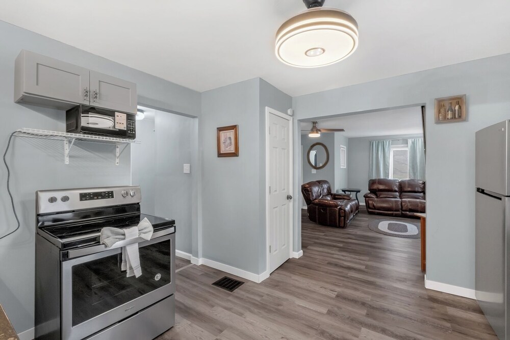 Cozy 2BR Home: With Lake Access & Work Space