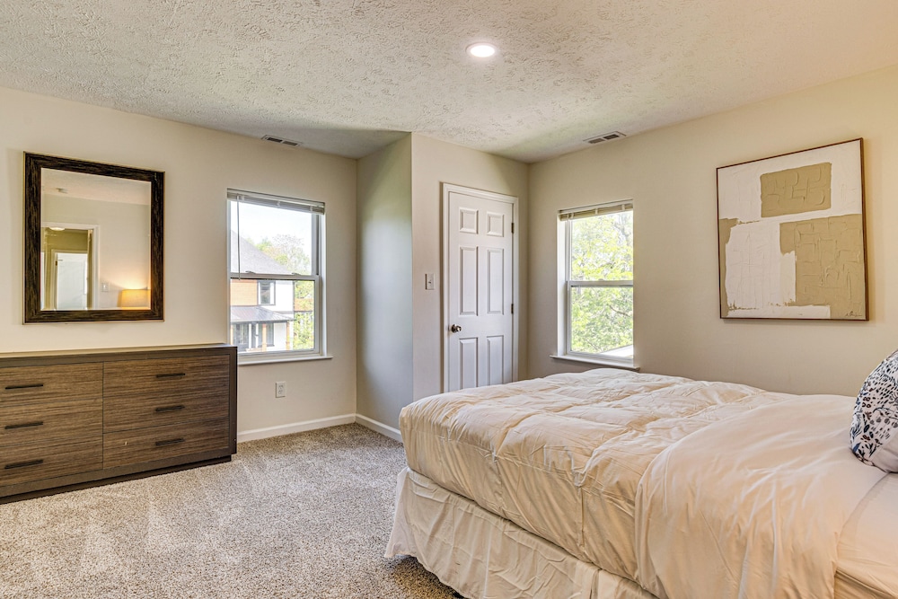 2 Mi to Mass Ave: Indianapolis Townhome Near Parks