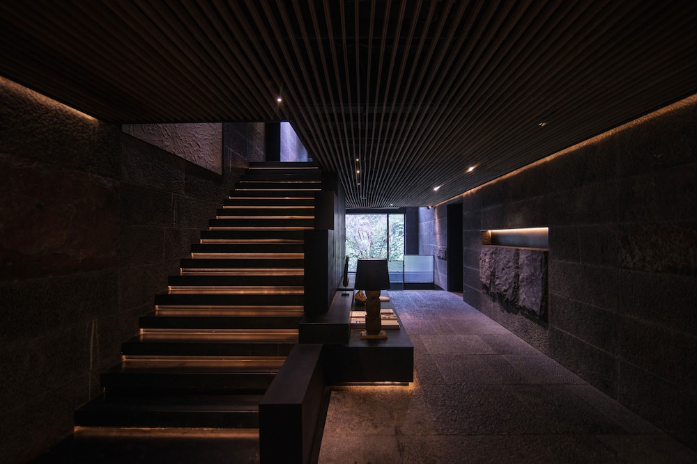 Yakamoz Erhai Hotel