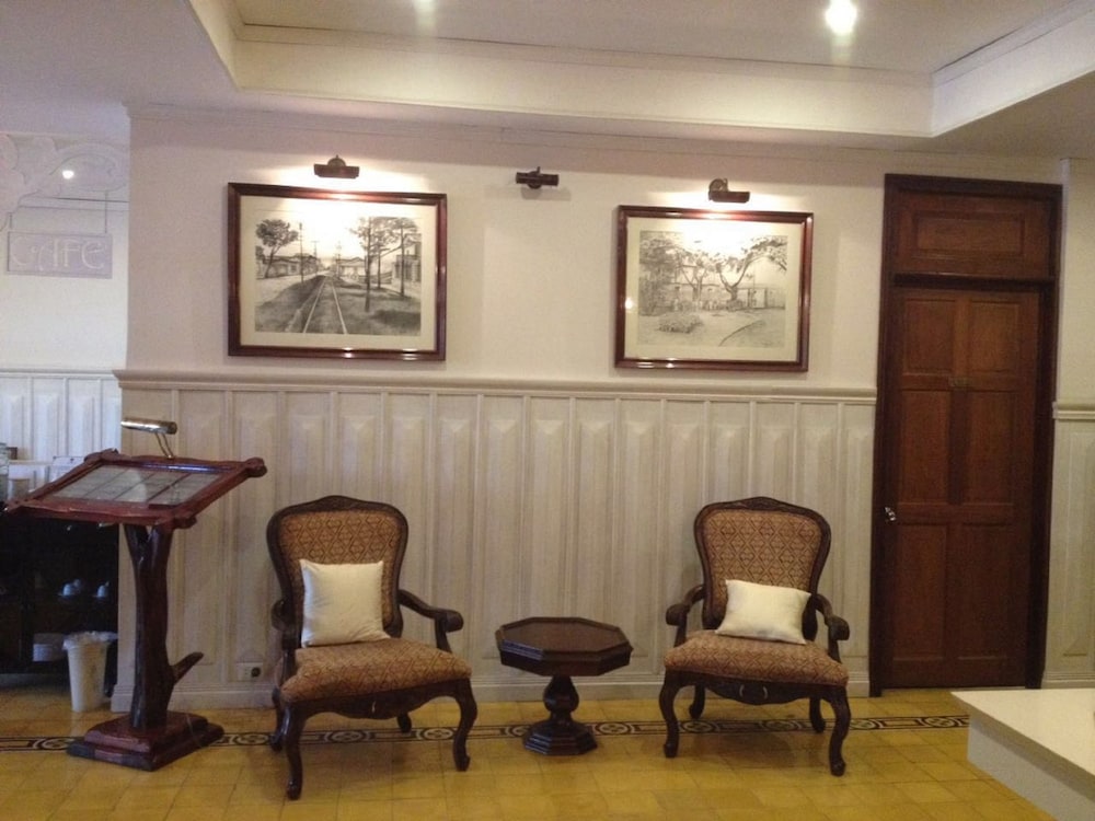 Hotel Fleur De Lys - Property Image 5