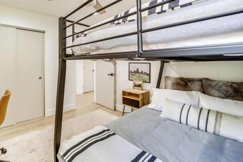 Payson Vacations - Pine Cabin w/ Large Deck  Scenic Mountain Views! - Property Image 4