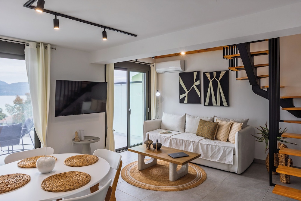 PHOS MAISONETTES NIKIANA