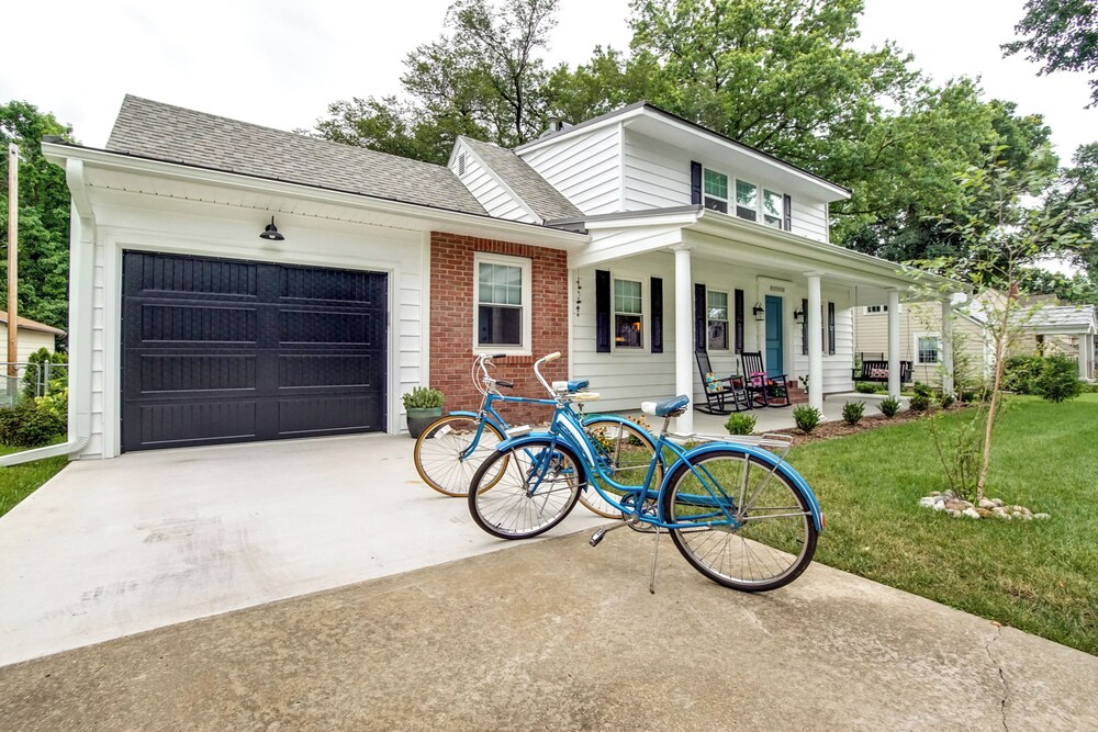 Bright & Sunny Getaway w/ Bikes: 1 Mi to Esu! view 4