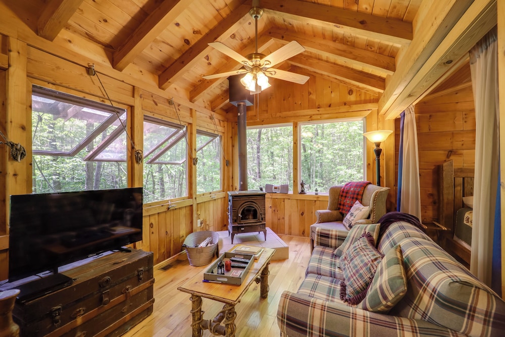 Hike, Soak & Unwind in Nature: Blue Ridge Cabin