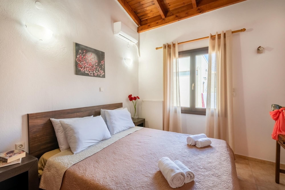 Caza Mavili Top Location - Cozy Interiors view 2