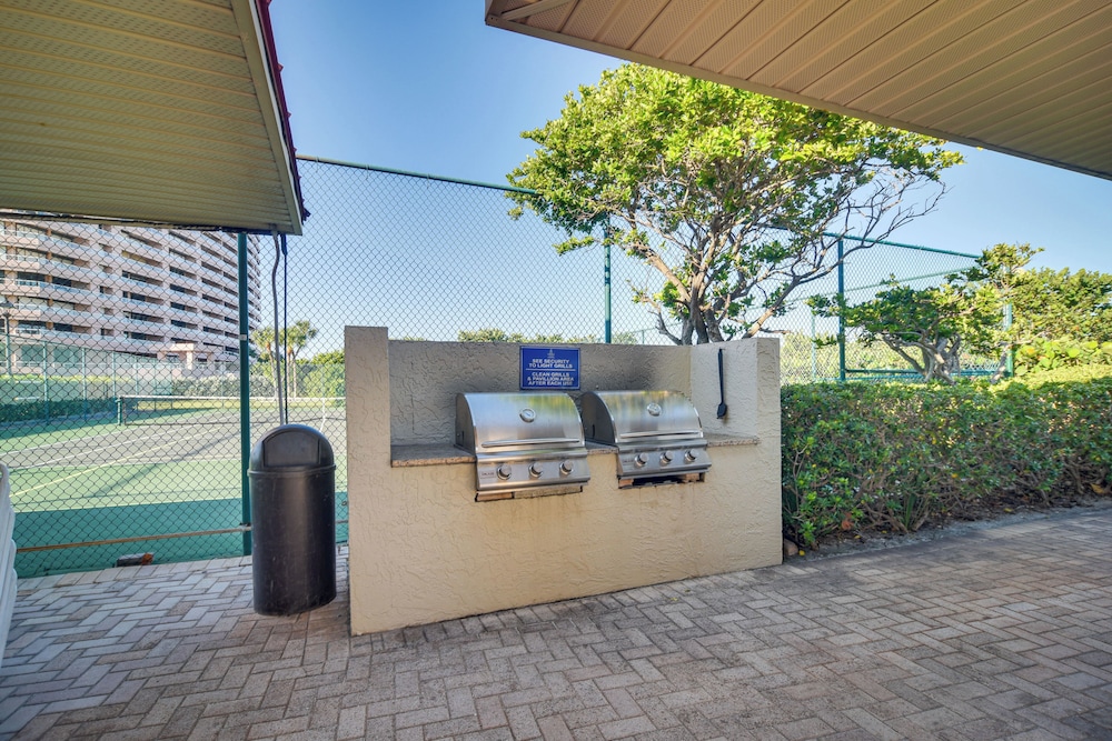 Walk to Beach & Eats: Condo w/ Pool in Clearwater!