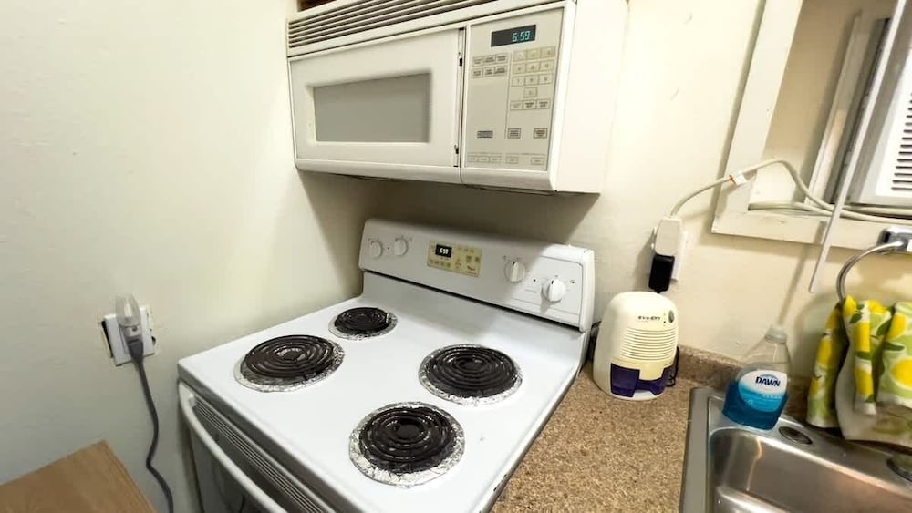 Fun Retro Island Vibe Sleeps 17 Beach 1 Block 4 Bedroom Home