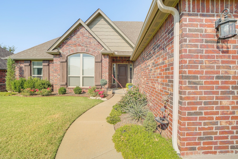 Tulsa Area Retreat w/ Trail Access + Private Patio