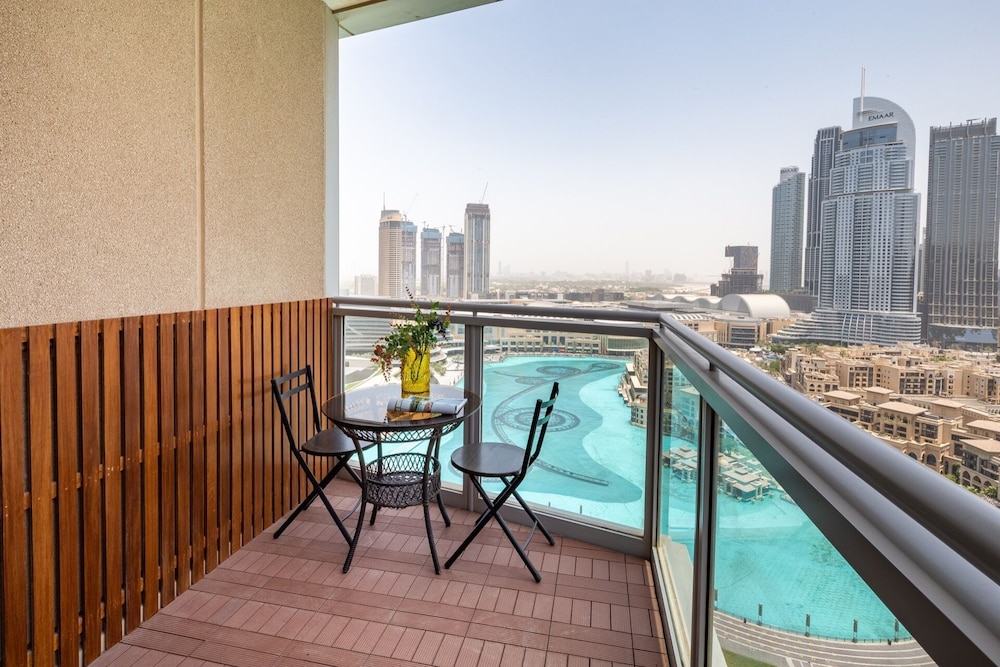 Stellar 2BR Apartment With Dazzling Views Of The Burj Khalifa