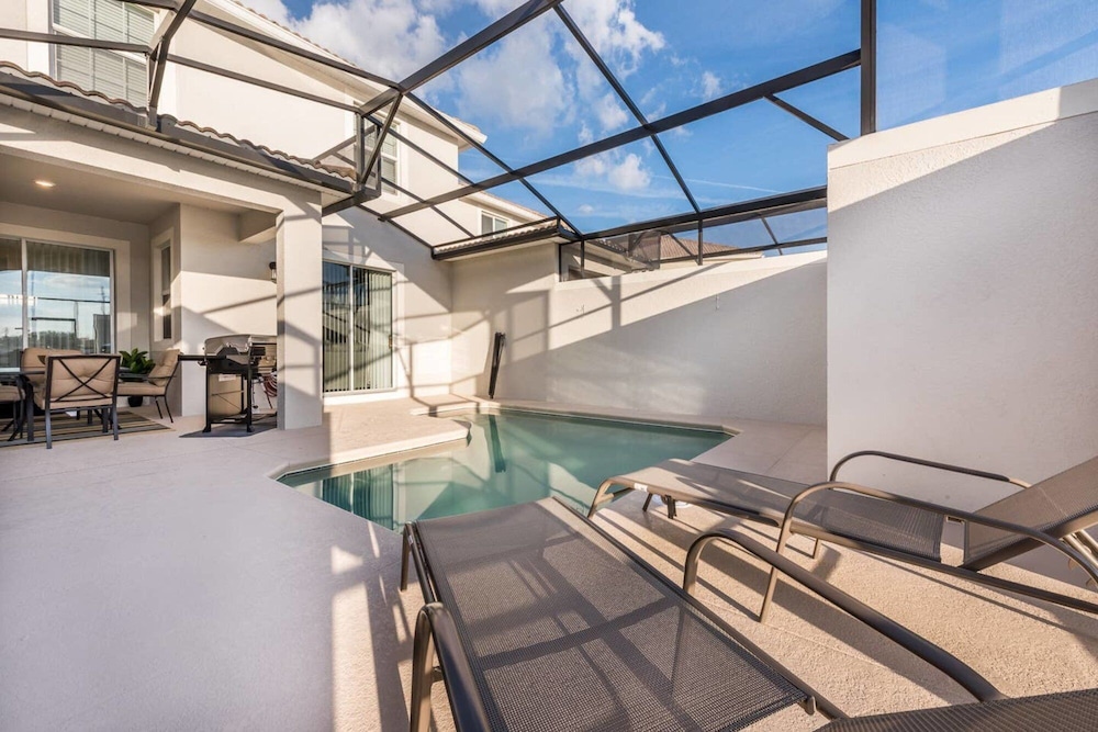 Luxury House in Storey Lake - Image 3