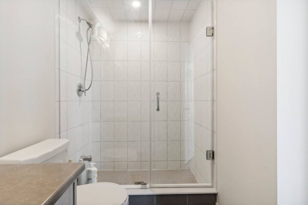 A Brand New 4BR Townhouse in Thorold Retreat