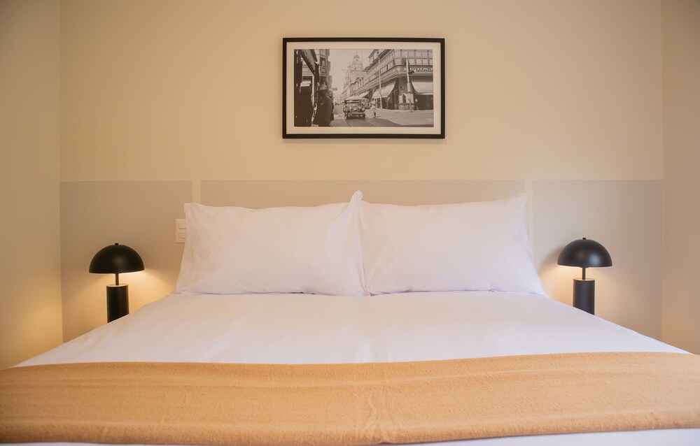 w Chic 1BR Apartment w Scenic Balcony in Central Miraflores