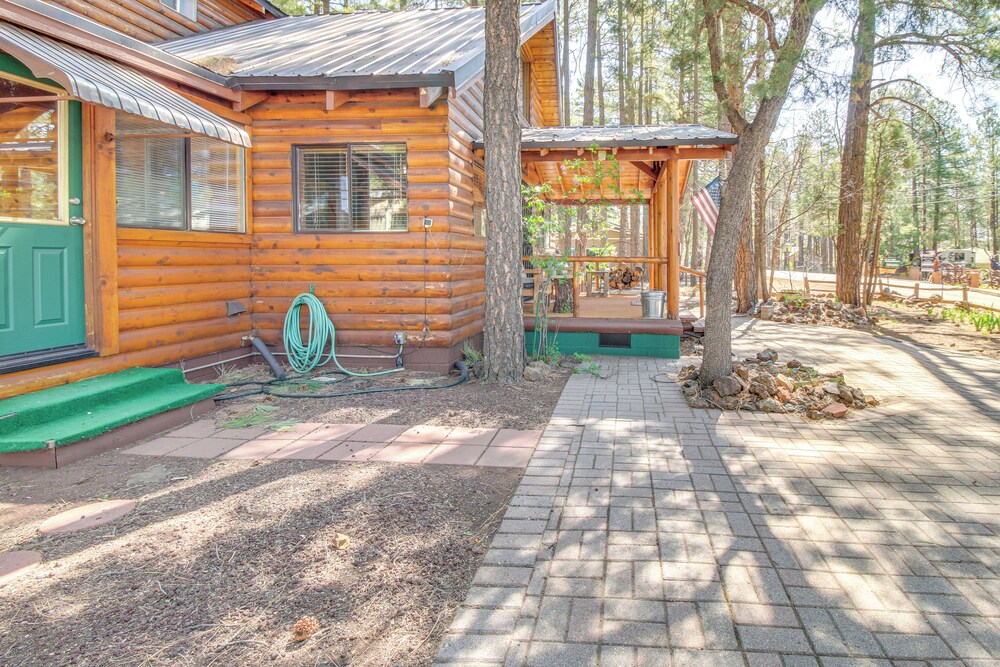 Ski, Hike & Relax: Forest-view Haven in Lakeside!
