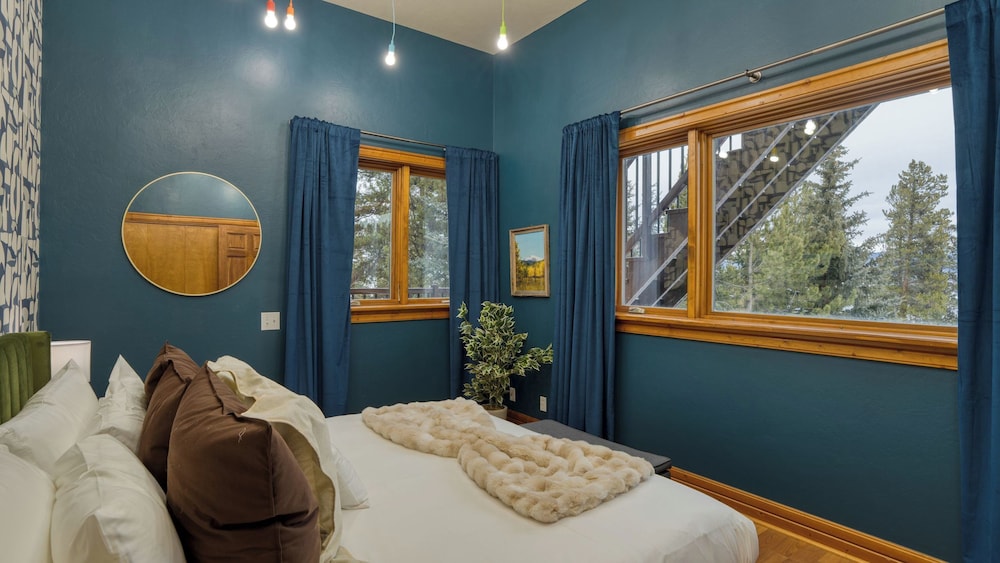 Skate Bowl, Hot Tub & Game Room Breckenridge Adventure Chalet by Avantstay