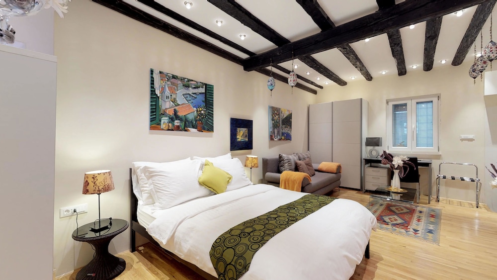 Riva and Diocletian Apartments