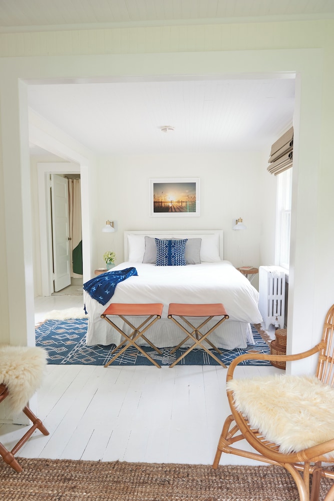 Bellport Inn