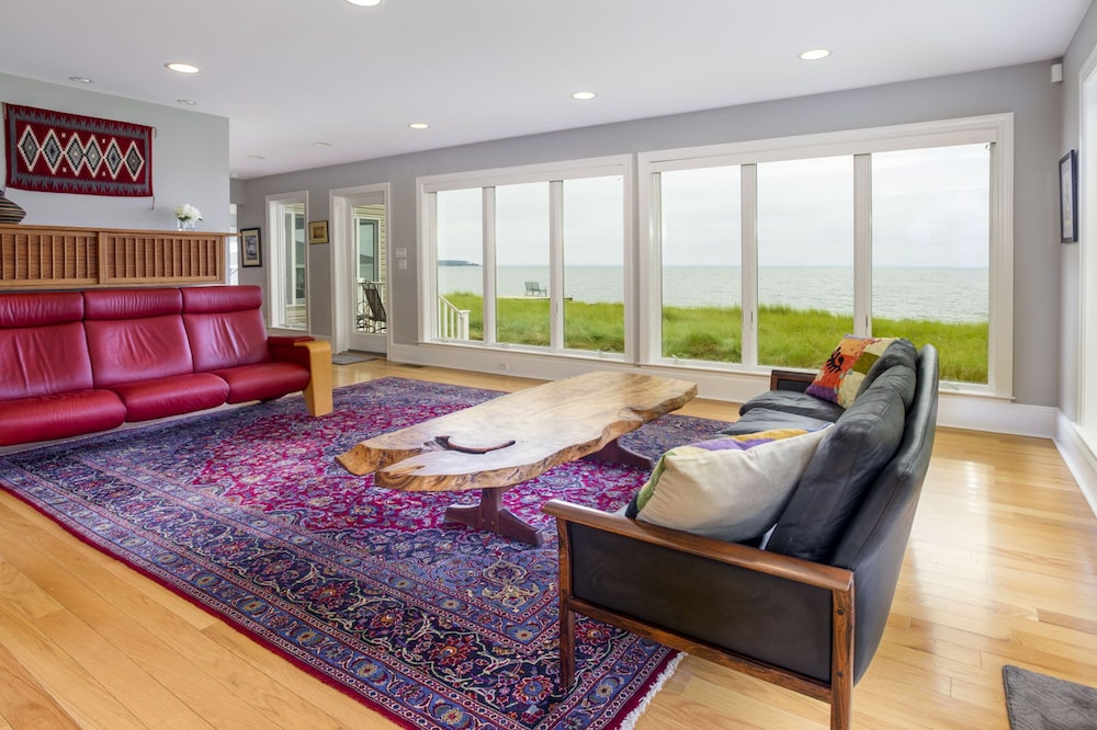 Bayfront Gem w/ Amazing Water Views + Pond!