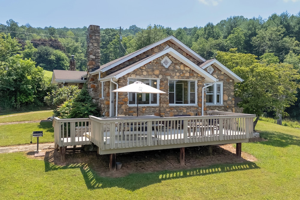 Hike + Explore: Mountain-view Escape in Candler