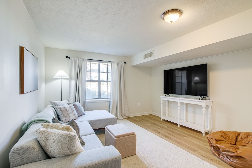 Oxford Getaway: Walk to Oxford Square! - Property Image 10