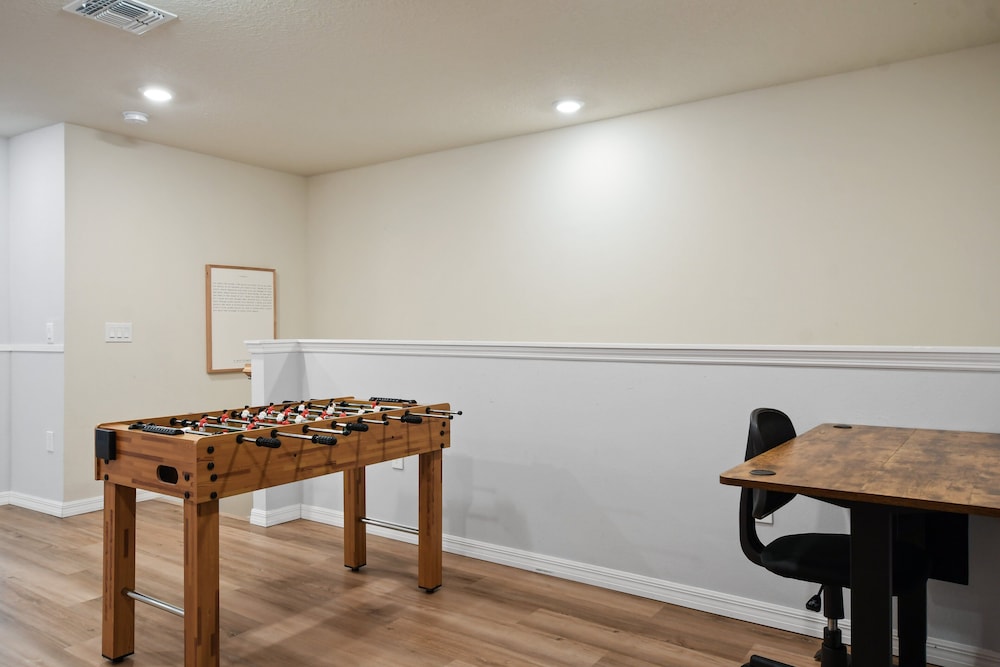 Family Getaway With Themed Rooms & Private Pool