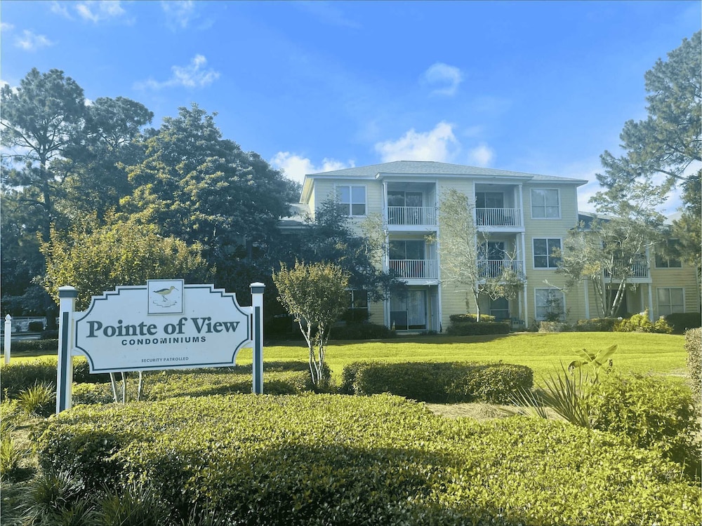 Sunshine & Whiskey Condo for 6 With Resort Amenities Near Grand Boulevard