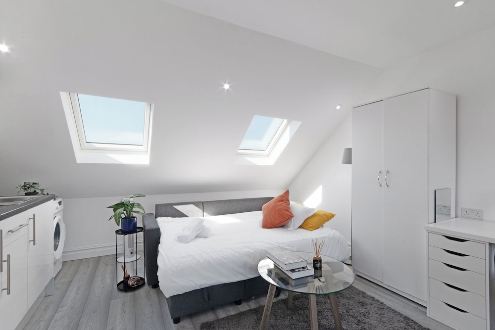 City Apartment - Sleeps 4 & Free Parking