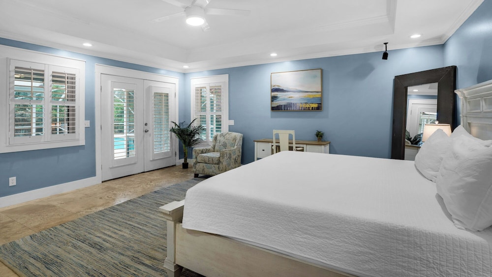 Spacious Retreat w/ Private Pool, Spa, Fireplace + Attraction Tickets!