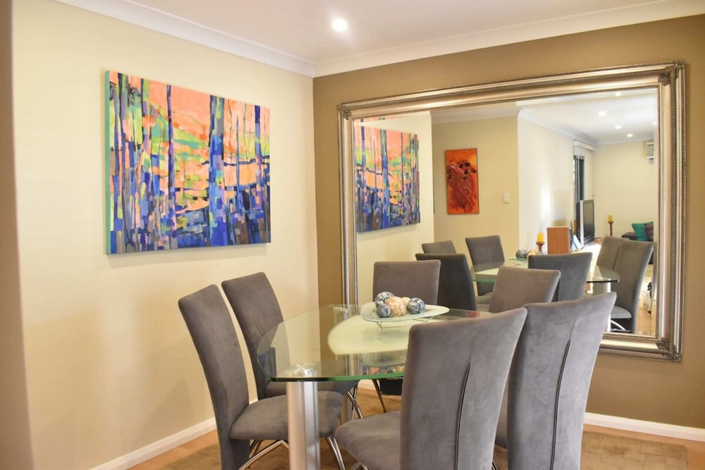 Professionally Cleaned 2bdr Villa, Great Location view 3