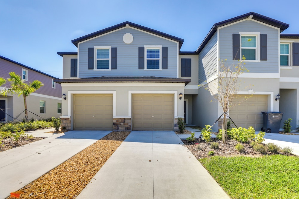 6 Mi to Apollo Beach: Townhome w/ Pool Access!