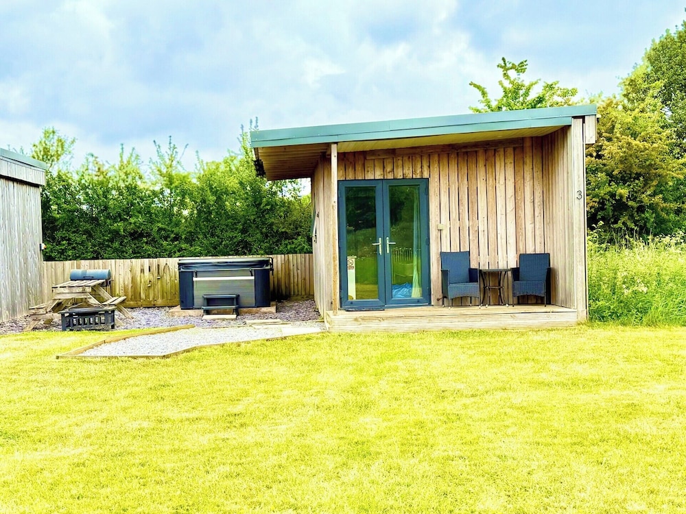 Paulton - Sleeps 2 - Petfriendly - Hottub - Garden