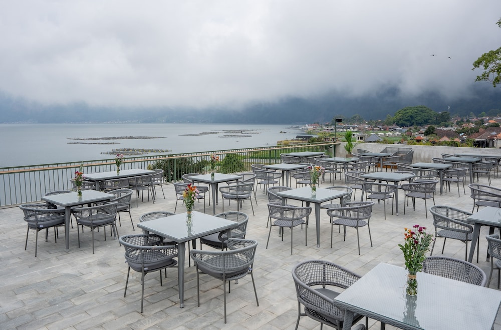Tribhuwana Padma Lake Resort