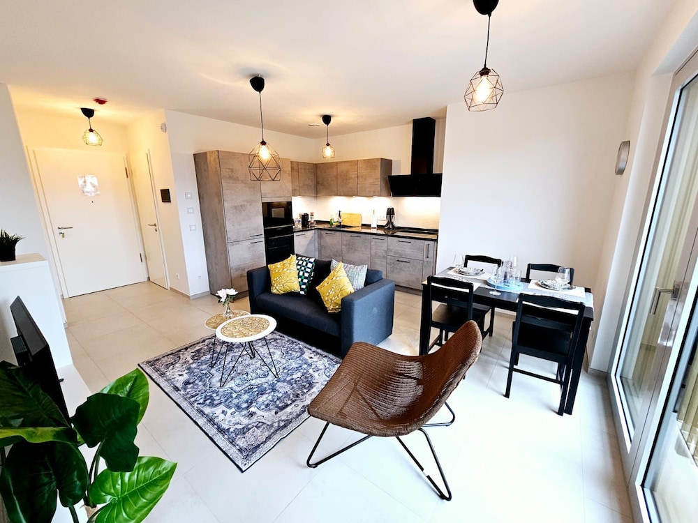 Comfy one bedroom with parking&balcony