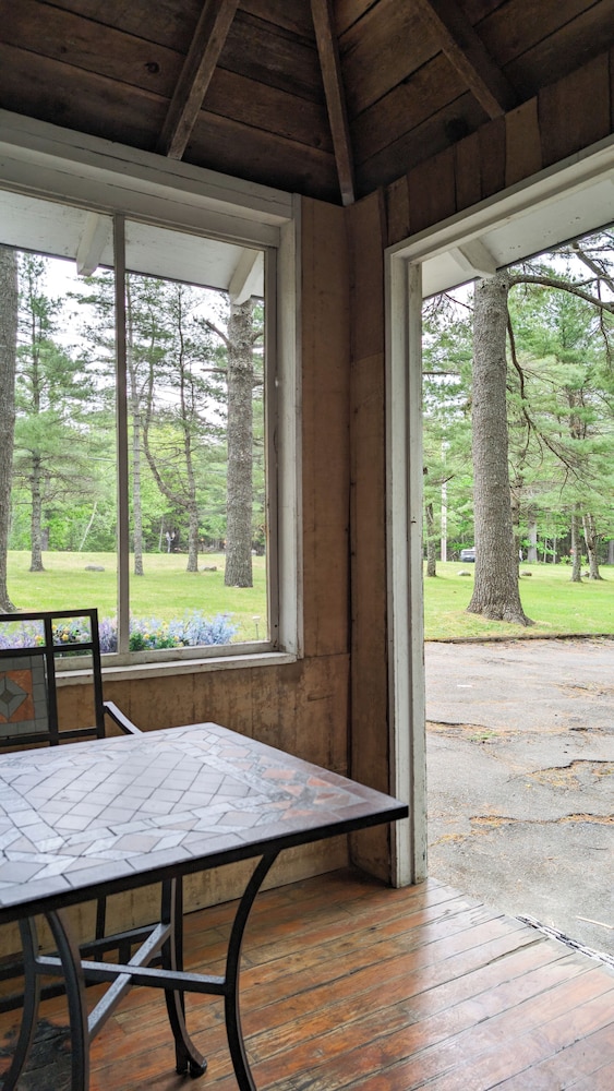Hinckleys Dreamwood Cottages
