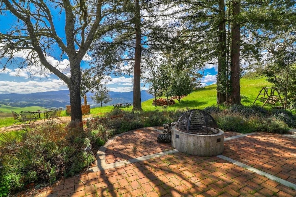 LX 57: Weathertop Rustic Ranch in Carmel With Luxury Amenities view 5