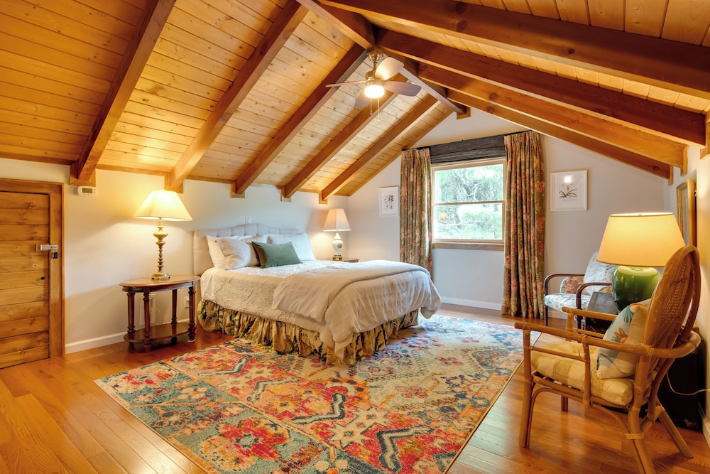 Getaway w/ Guest House - 6 Mi to Lake Glenville!