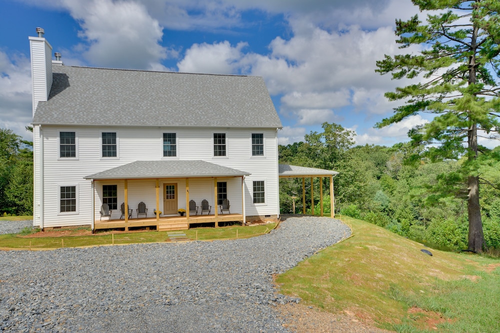 Timeless Hillsville Farmhouse: Blue Ridge Parkway! view 5
