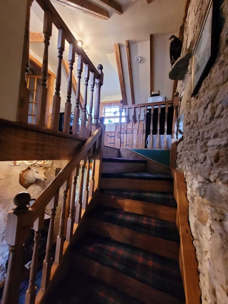 Traditional 2-bed Cottage in Dalry