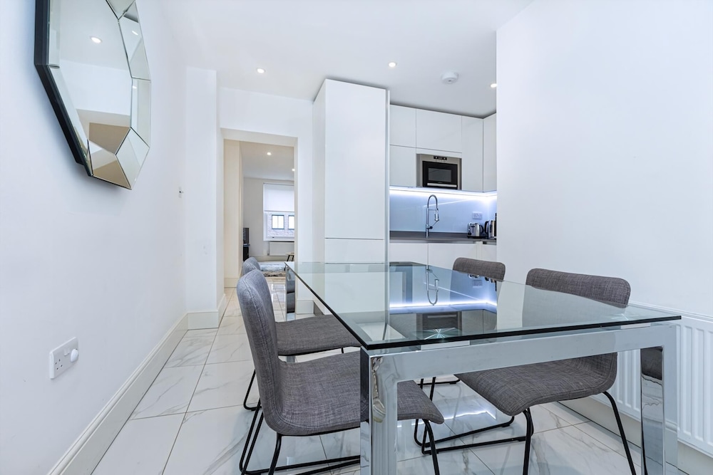 Modern Flat, Steps From Oxford Street!