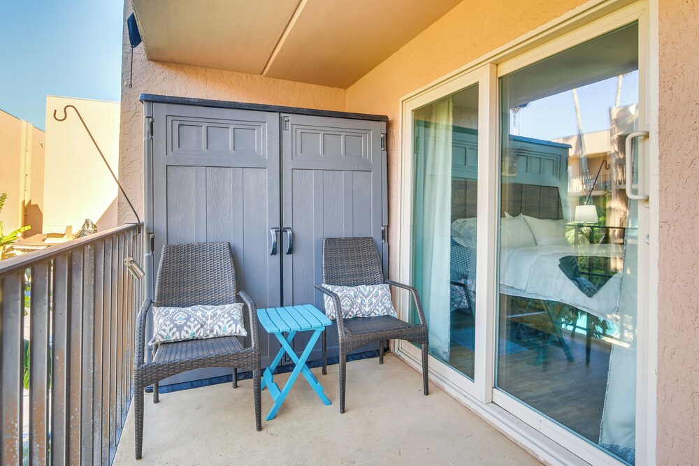 Walk to Beach: Condo w/ Pool Access in Texas!