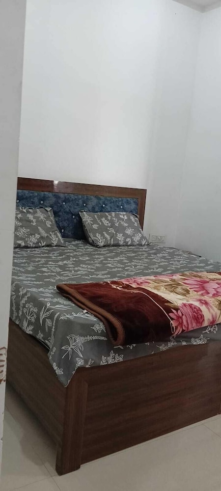 Kanak Hotel & Restaurant