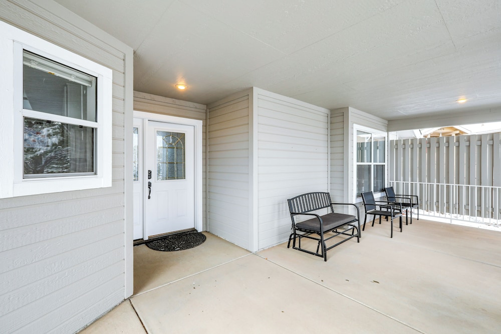 Near Hiking & Golf: Peaceful Home in Flagstaff!