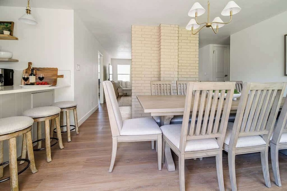 Luxe Poolside Retreat W/sauna-minutes From Downtown!