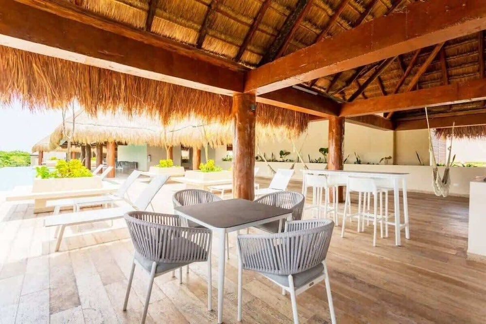 2 BR Amazing Pool Top Amenities Wifi 2FL Gym