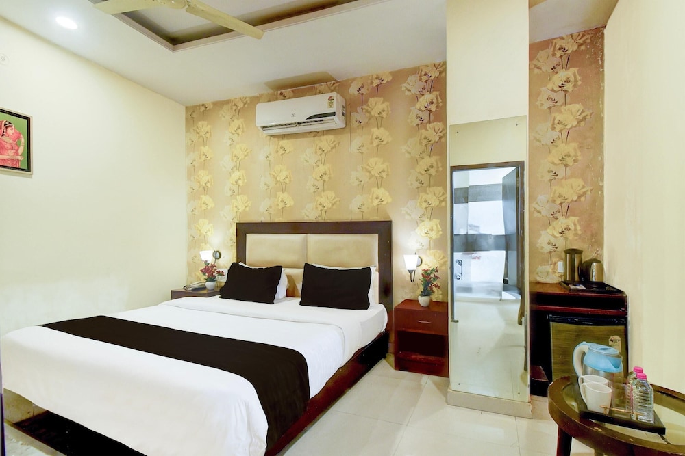 Luxury Stays With Pool Near Akshardham Temple