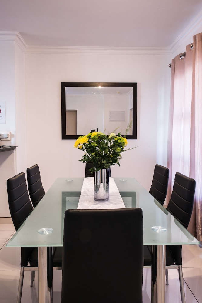 Prestige Apartment Sandton at Westpoint
